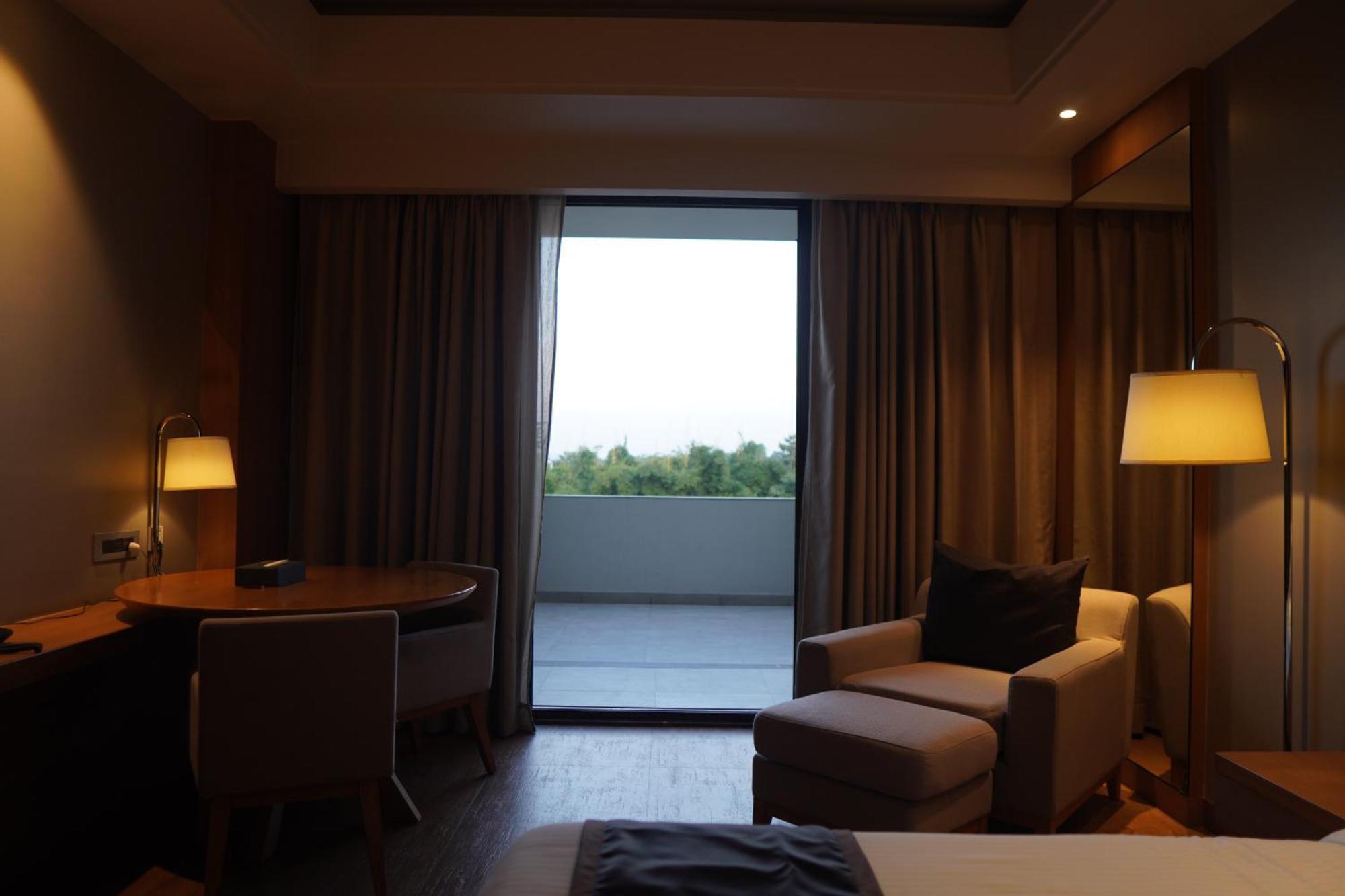 Hotel Kiranshree Grand Guwahati Zewnętrze zdjęcie
