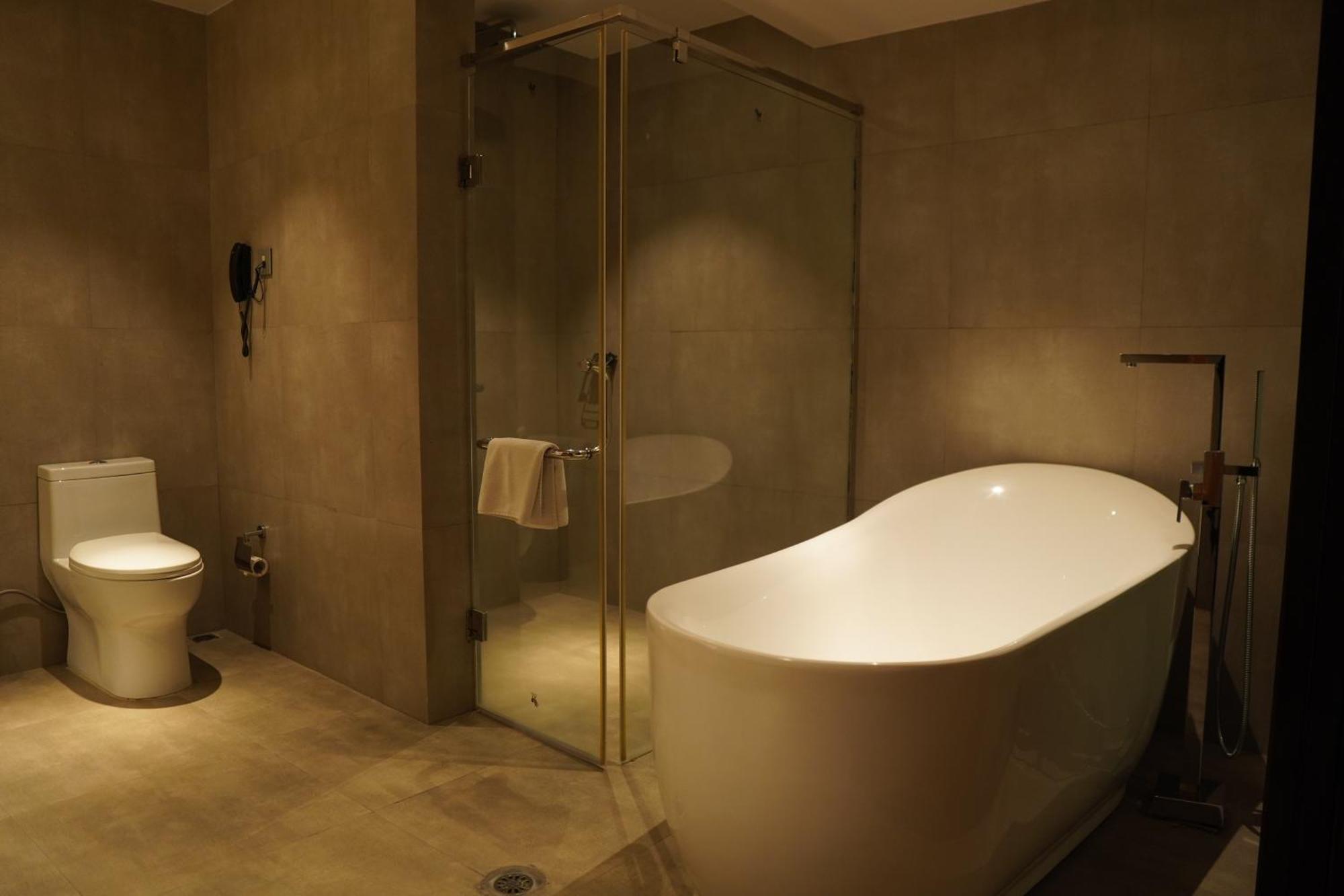 Hotel Kiranshree Grand Guwahati Zewnętrze zdjęcie