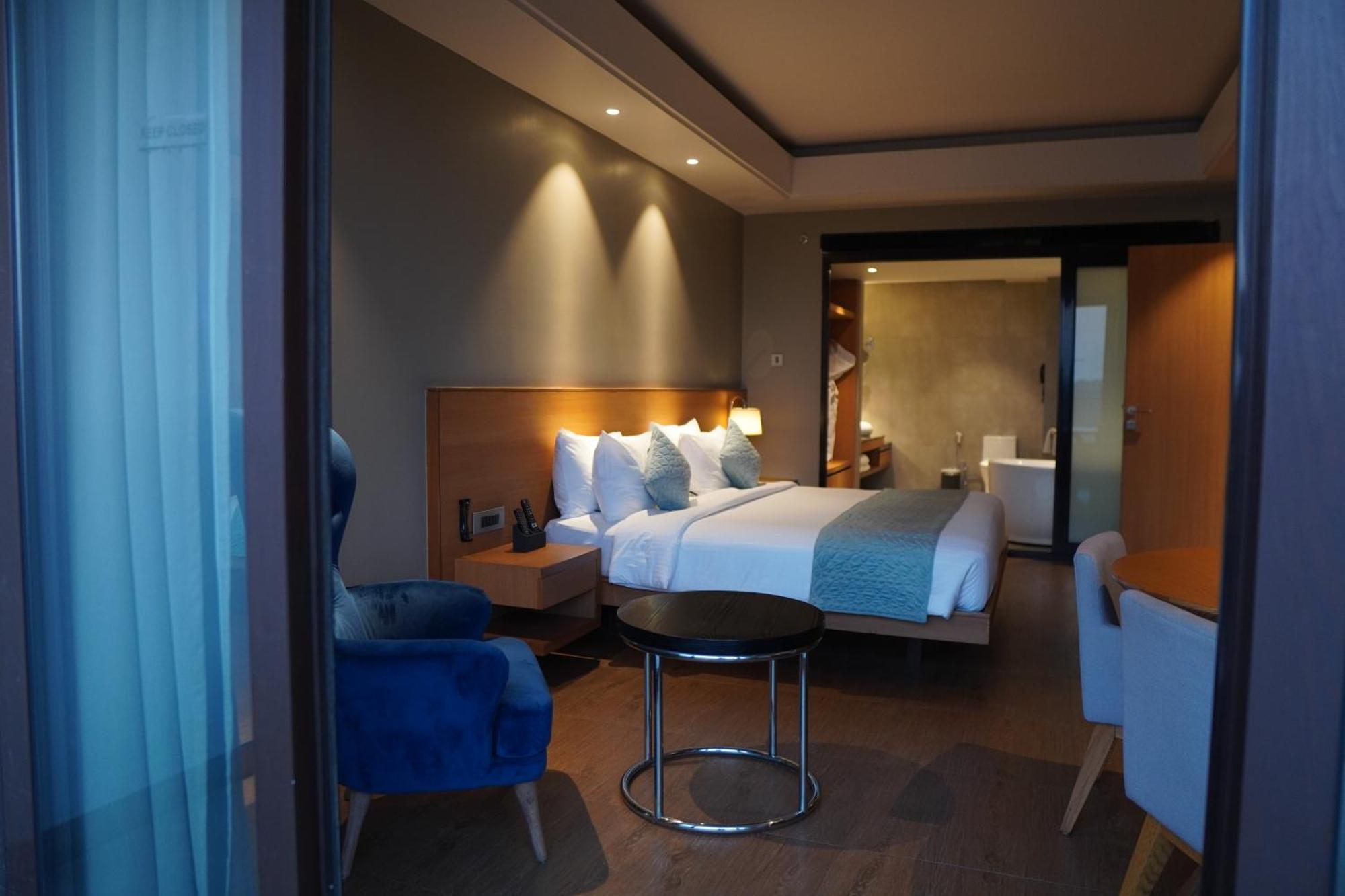 Hotel Kiranshree Grand Guwahati Zewnętrze zdjęcie