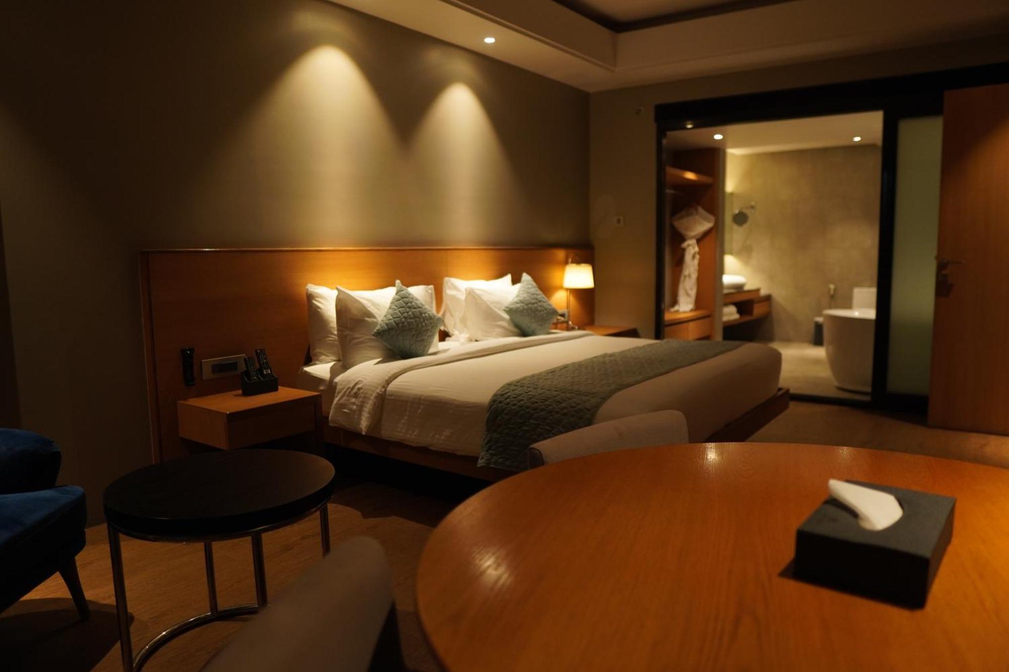 Hotel Kiranshree Grand Guwahati Zewnętrze zdjęcie