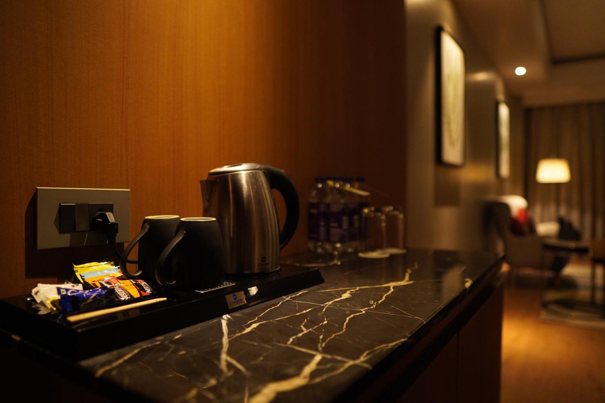 Hotel Kiranshree Grand Guwahati Zewnętrze zdjęcie