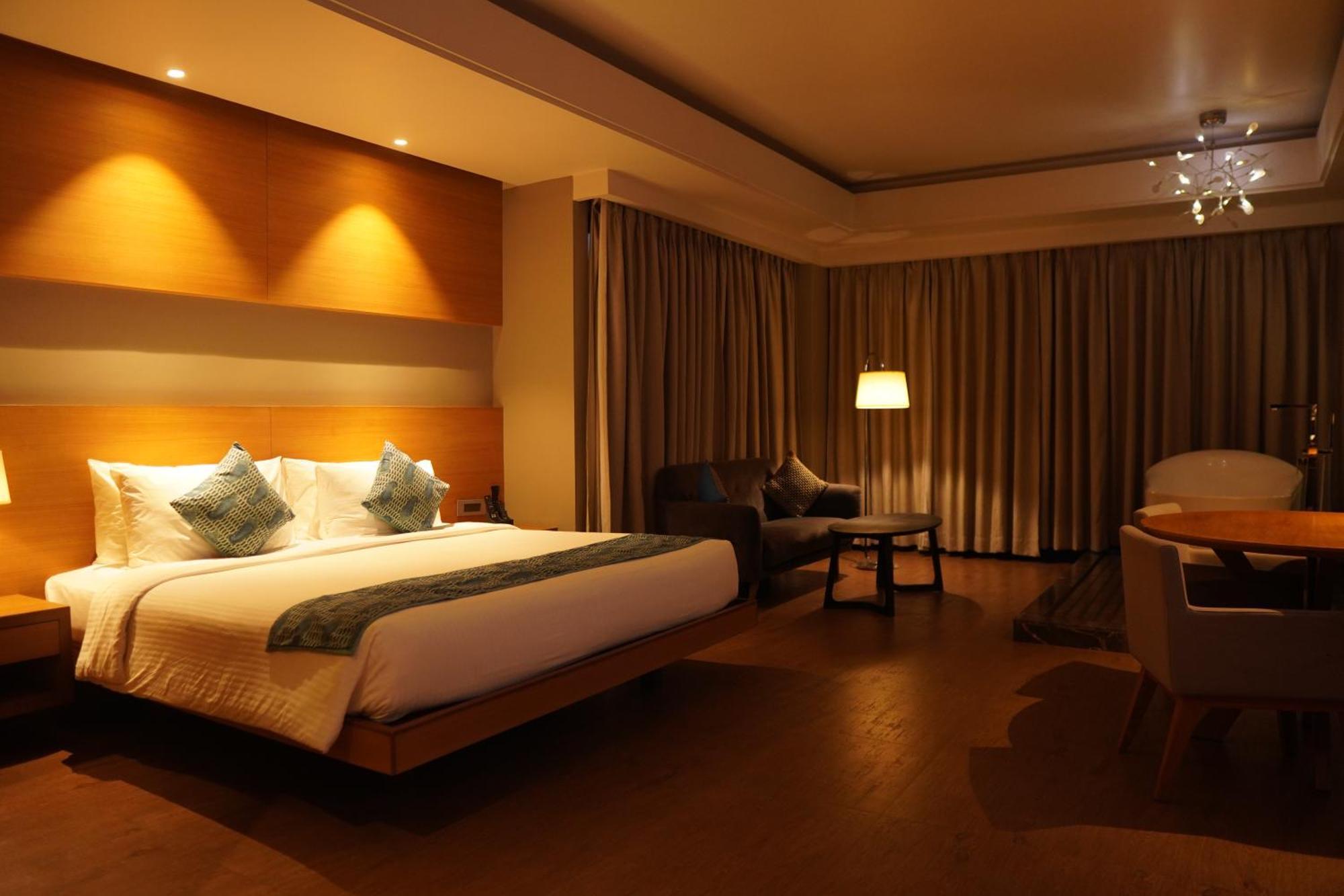 Hotel Kiranshree Grand Guwahati Zewnętrze zdjęcie