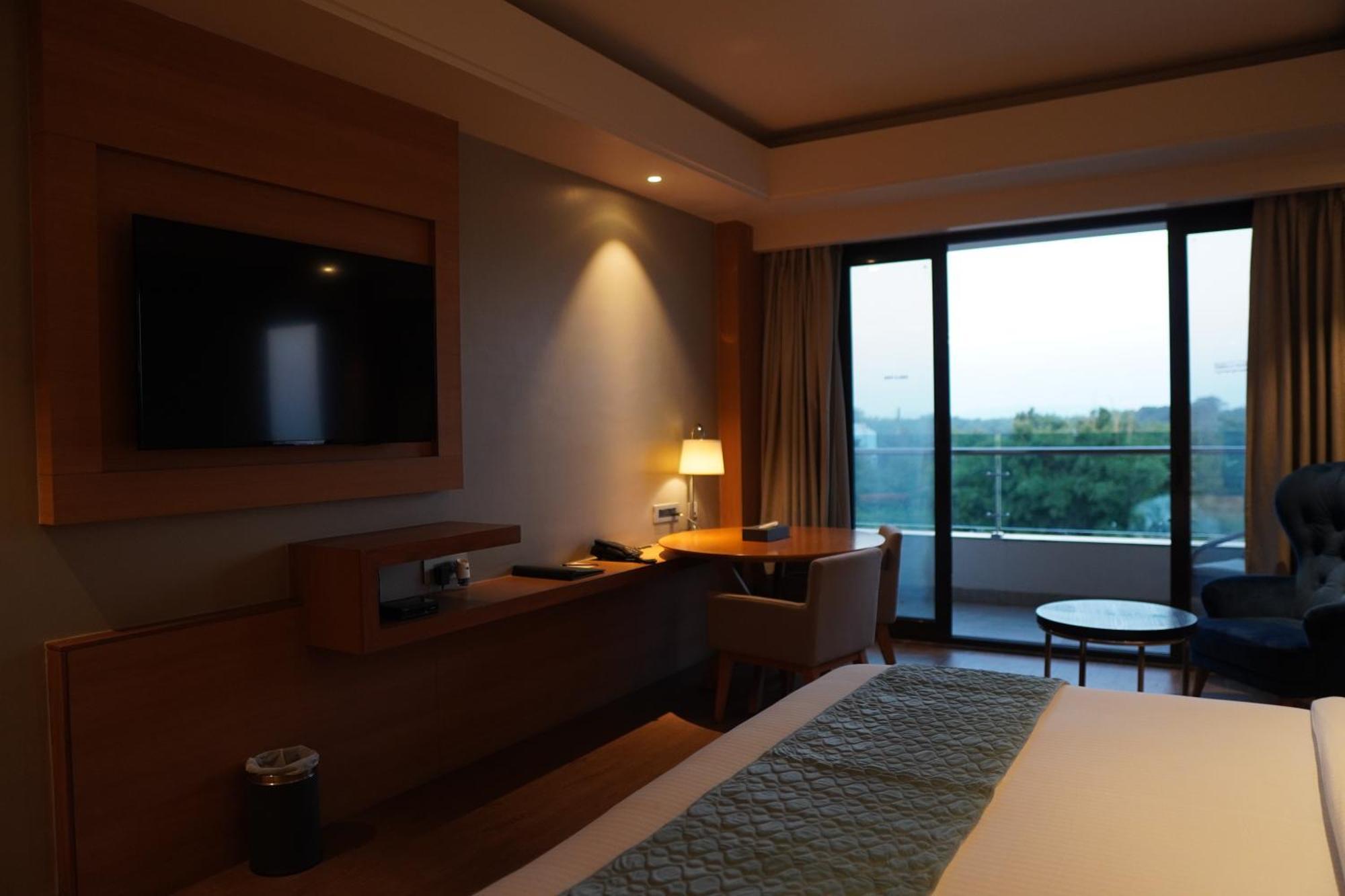 Hotel Kiranshree Grand Guwahati Zewnętrze zdjęcie