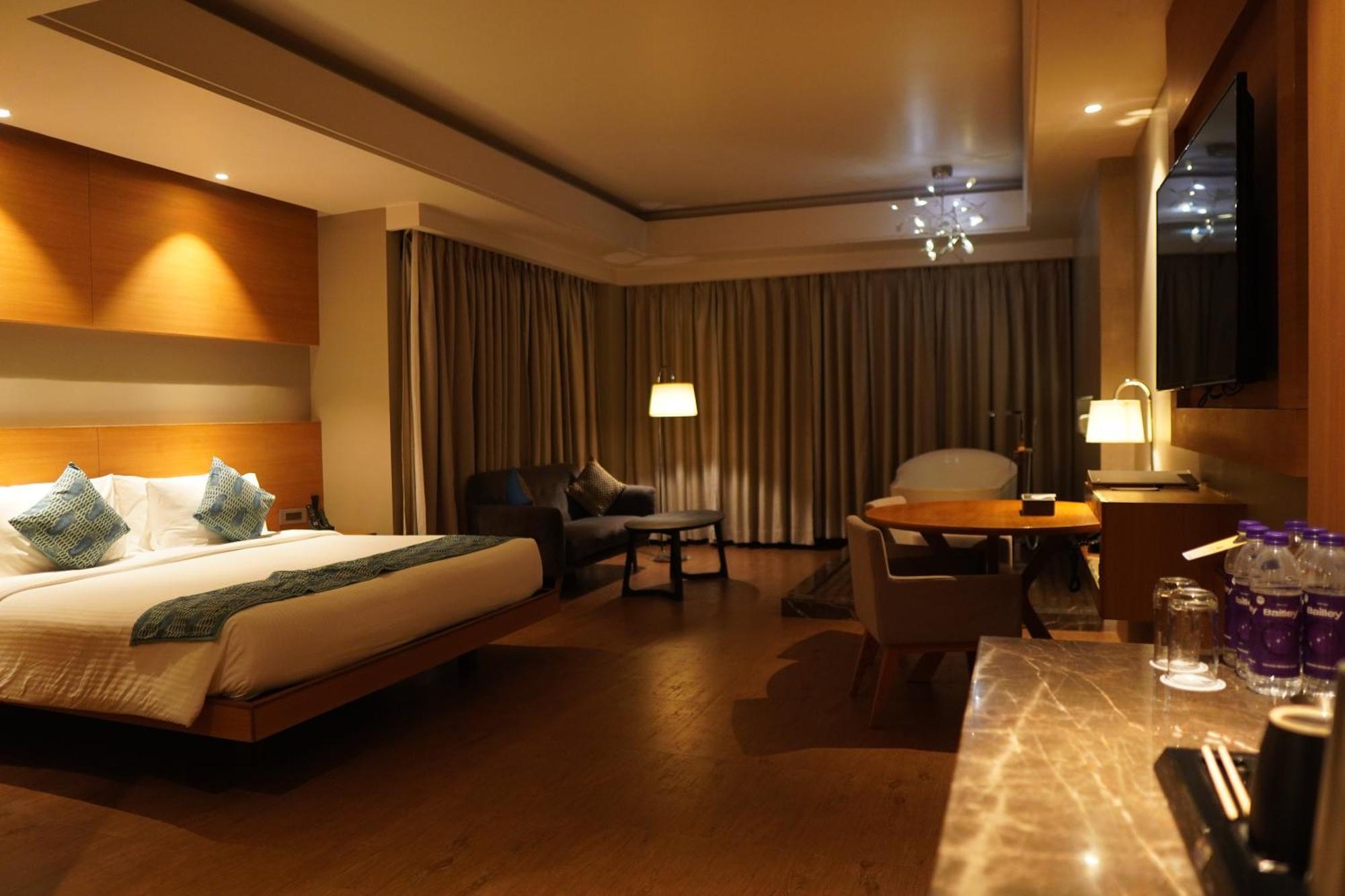 Hotel Kiranshree Grand Guwahati Zewnętrze zdjęcie