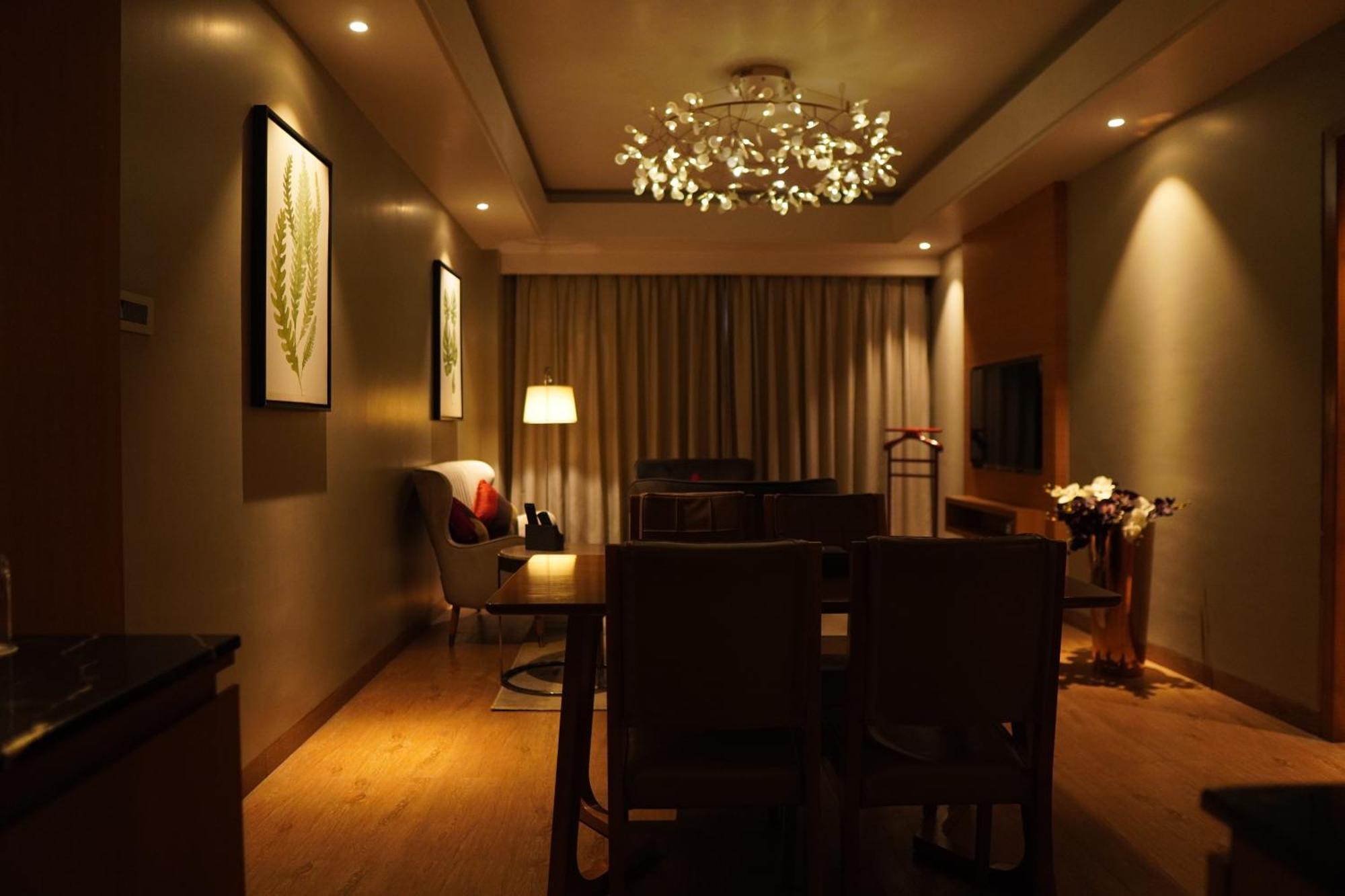 Hotel Kiranshree Grand Guwahati Zewnętrze zdjęcie