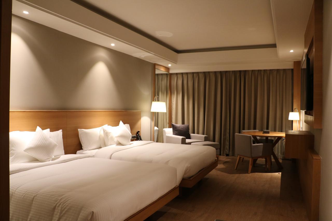 Hotel Kiranshree Grand Guwahati Zewnętrze zdjęcie