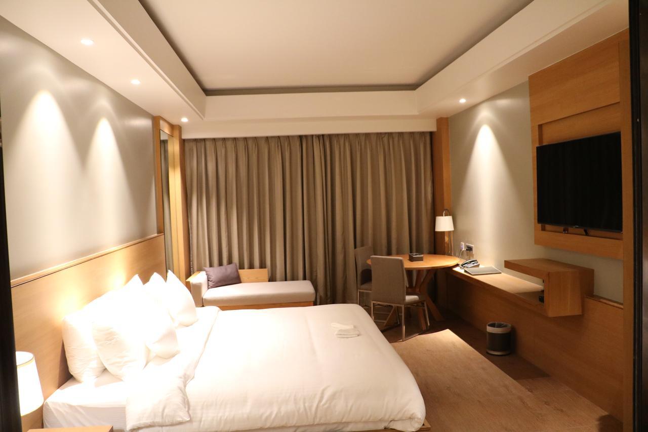 Hotel Kiranshree Grand Guwahati Zewnętrze zdjęcie