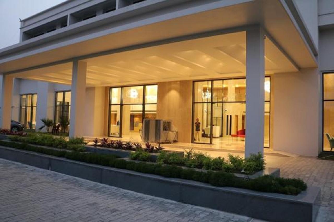 Hotel Kiranshree Grand Guwahati Zewnętrze zdjęcie
