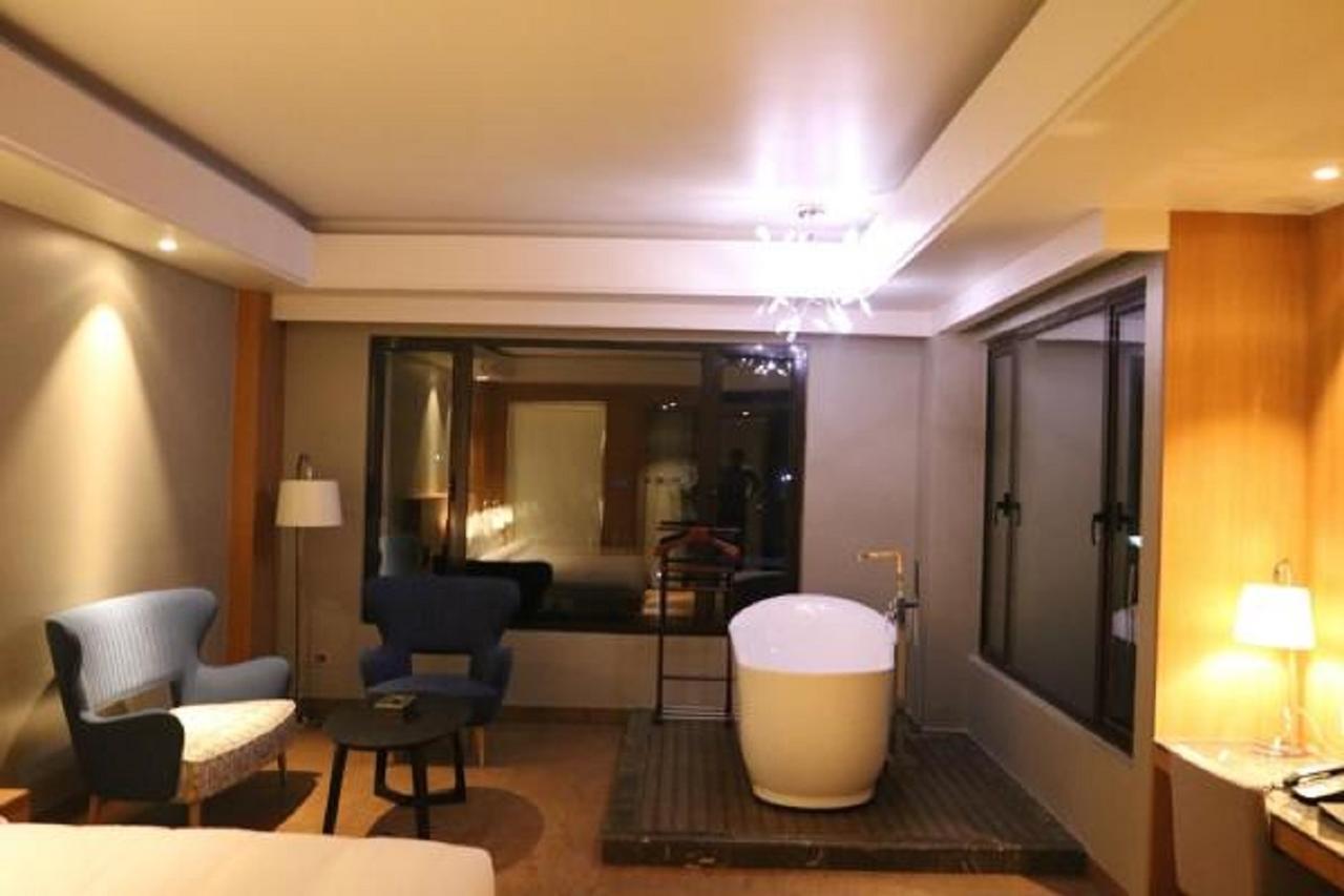 Hotel Kiranshree Grand Guwahati Zewnętrze zdjęcie