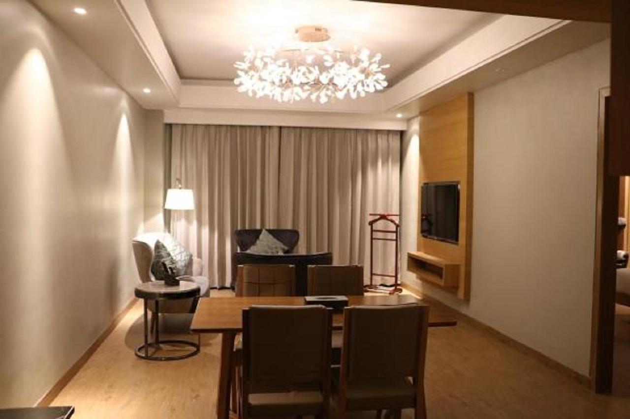Hotel Kiranshree Grand Guwahati Zewnętrze zdjęcie