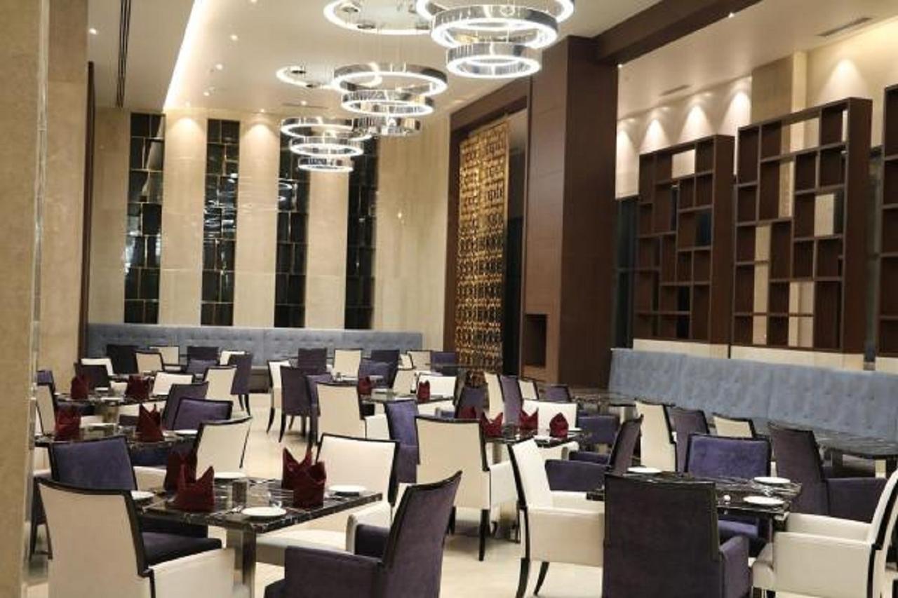 Hotel Kiranshree Grand Guwahati Zewnętrze zdjęcie