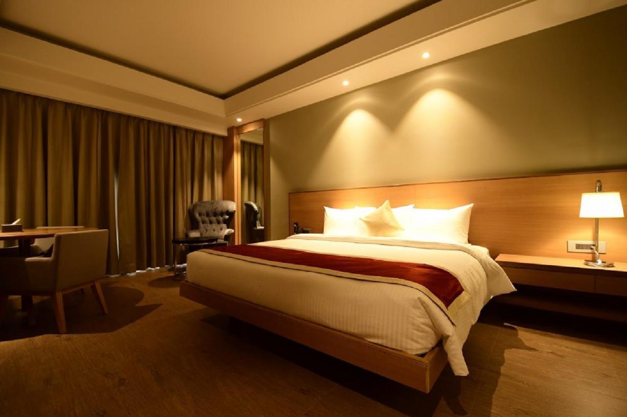 Hotel Kiranshree Grand Guwahati Zewnętrze zdjęcie
