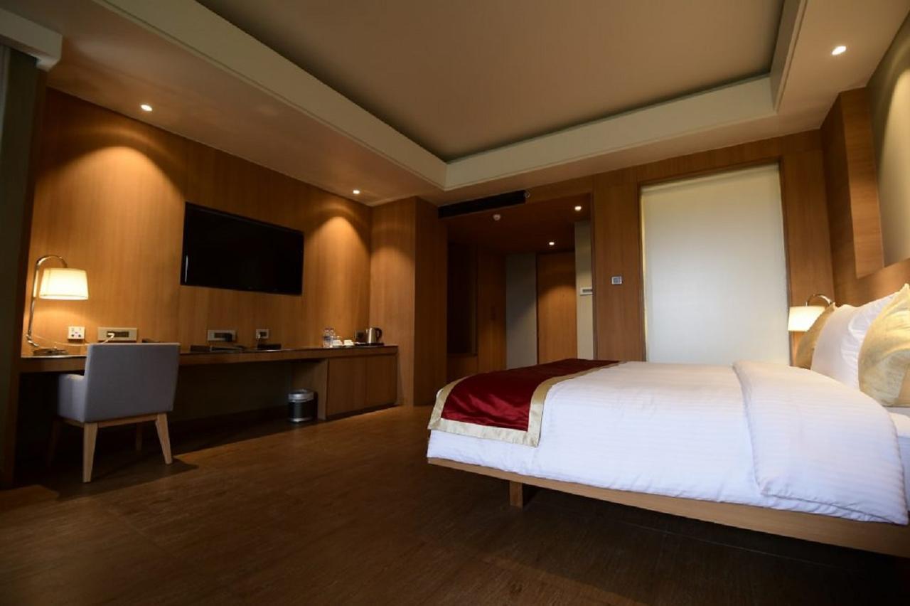 Hotel Kiranshree Grand Guwahati Zewnętrze zdjęcie