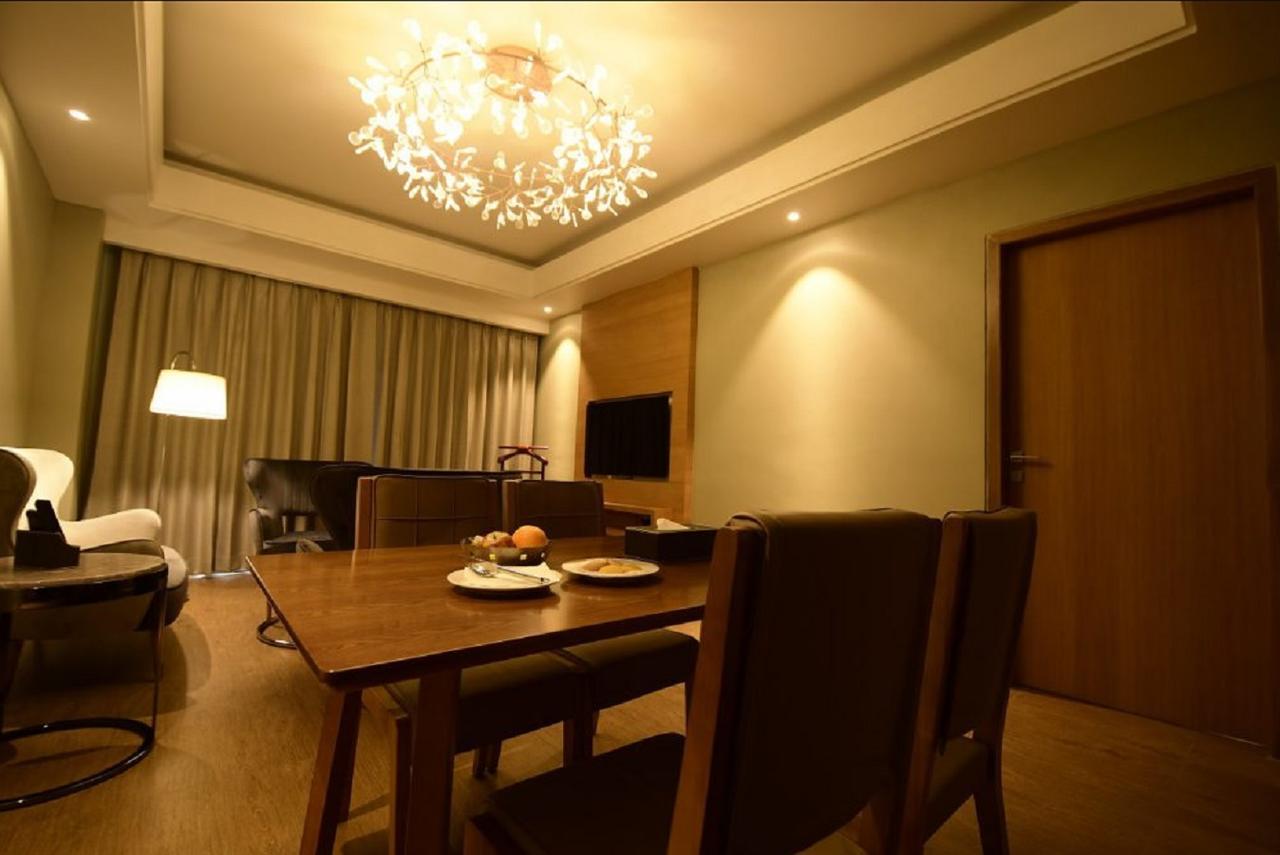 Hotel Kiranshree Grand Guwahati Zewnętrze zdjęcie