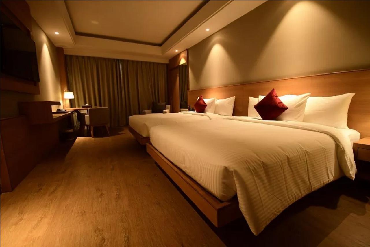 Hotel Kiranshree Grand Guwahati Zewnętrze zdjęcie