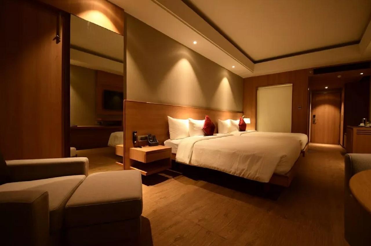 Hotel Kiranshree Grand Guwahati Zewnętrze zdjęcie