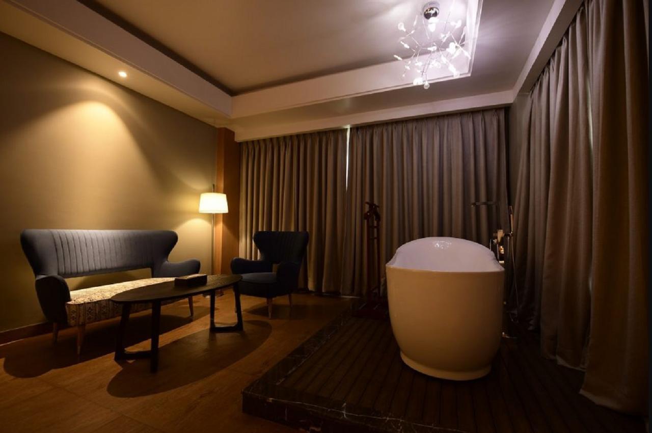 Hotel Kiranshree Grand Guwahati Zewnętrze zdjęcie