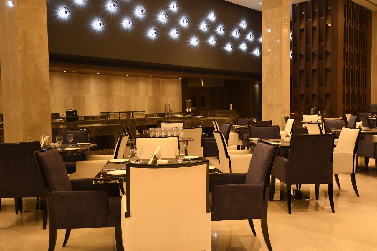 Hotel Kiranshree Grand Guwahati Zewnętrze zdjęcie